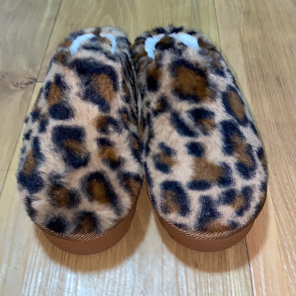 Cheetah Slippers - Picture 2 of 5